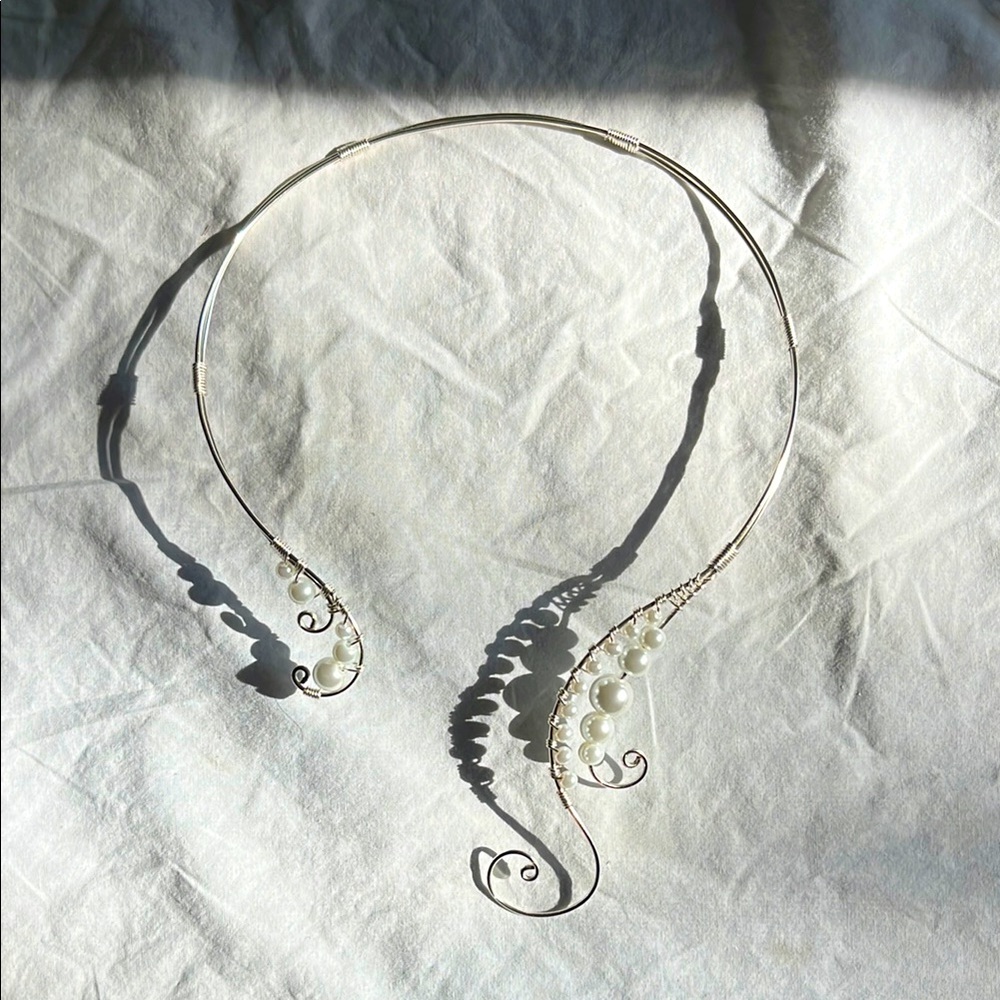 Handmade. Pearl bead and sterling silver wire collar.